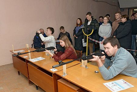 Соревнования по стрельбе в рамках заводской спартакиады